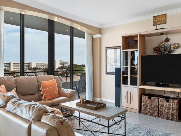 Sixth floor Condo with views of Northern Siesta Key and the Gulf